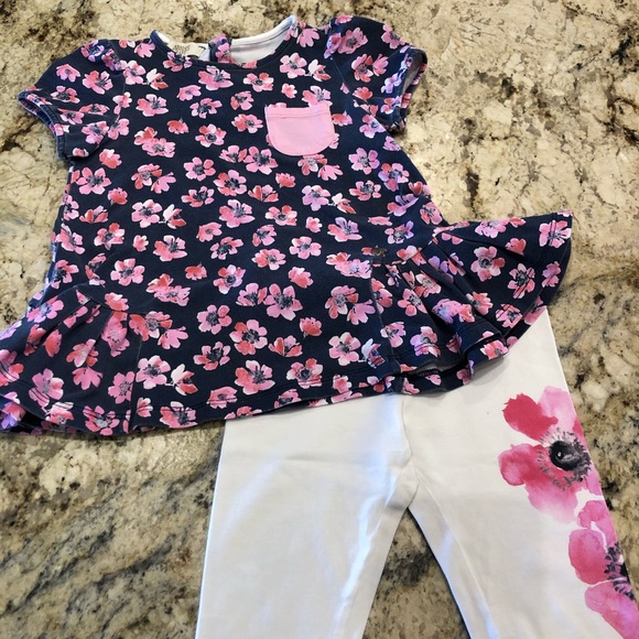 Girl’s floral leggings set by Armani